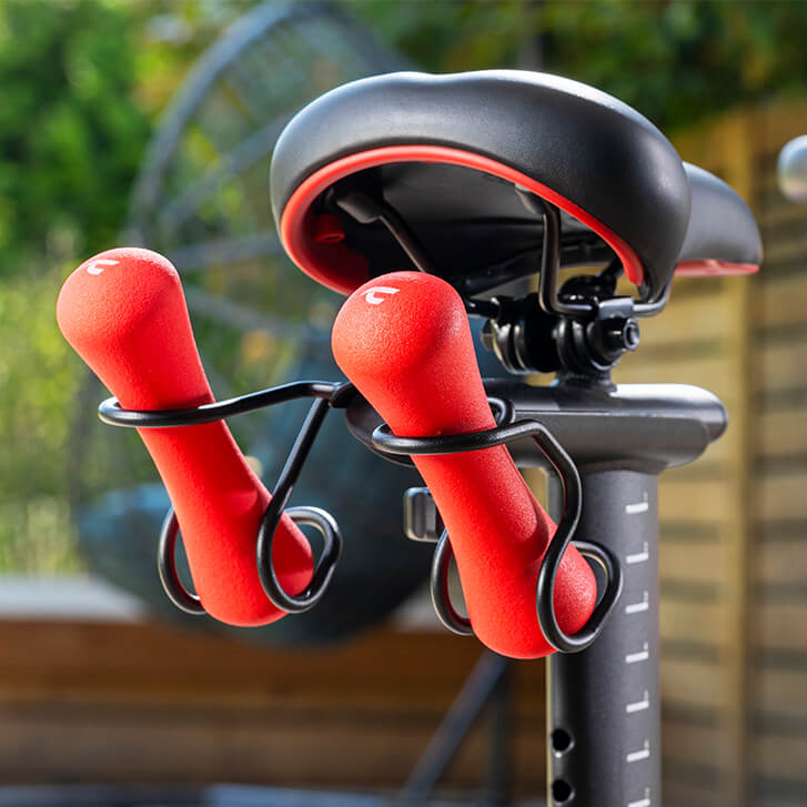 Racer Bike 4.0: Hantelablage mit zwei 1 kg Hanteln